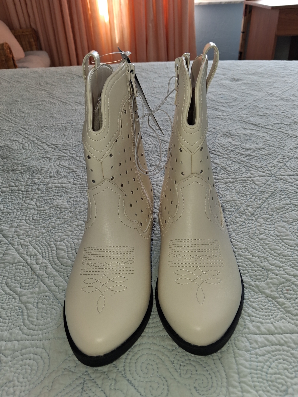 art class Cream Western-Style Ankle Booties with Perforated Detail